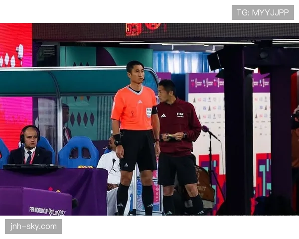 第四官员在足球比赛中的具体职责和规则解读解析