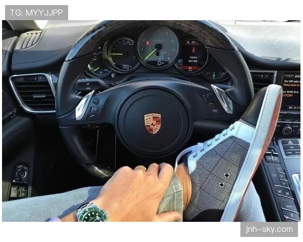 董志豪昨天刚买了辆豪车，队友都看傻了，这日常谁顶得住啊？