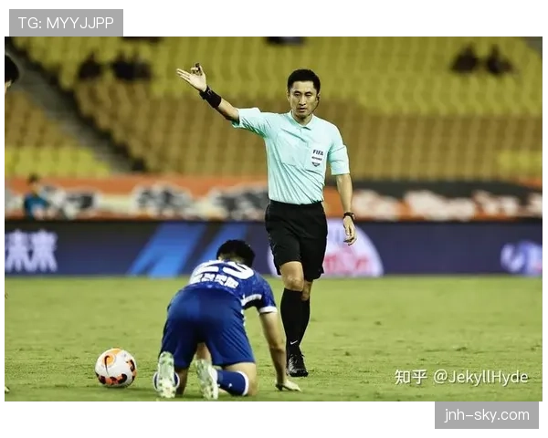 主裁判在场上到底管什么？一文说清裁判职责边界